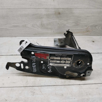 Передняя панель телевизор правая часть Audi 80 B4