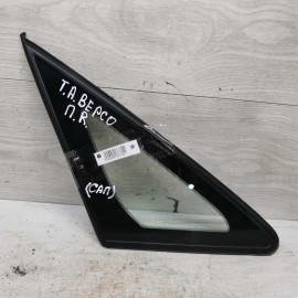 Стекло глухое переднее правое форточка Toyota Avensis Verso I