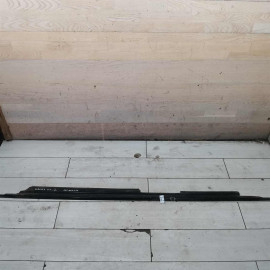 Накладка на порог наружная левая Audi 80 B4 Накладка на порог наружная левая Audi 80 B4