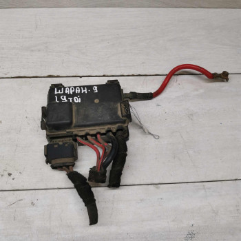 Блок предохранителей на АКБ Volkswagen Sharan