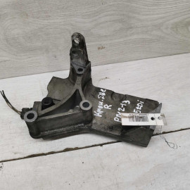 Кронштейн двигателя правый Renault Megane II