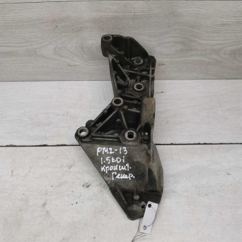 Кронштейн генератора Renault Megane II