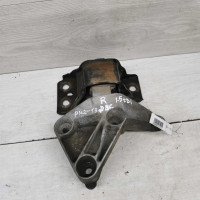 Опора двигателя правая кронштейн Renault Megane II Опора двигателя правая кронштейн Renault Megane II