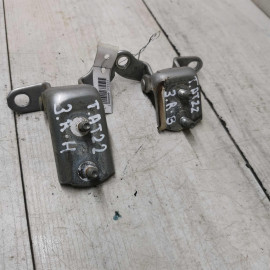 Петля двери задняя правая Toyota Avensis t220