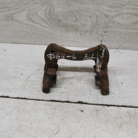 Скоба заднего суппорта Volkswagen Passat B3, Volkswagen Passat B4 Скоба заднего суппорта Volkswagen Passat B3, Volkswagen Passat B4