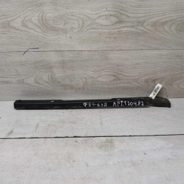 Кронштейн правый крепление заднего бампера направляющая Volkswagen Passat B4 