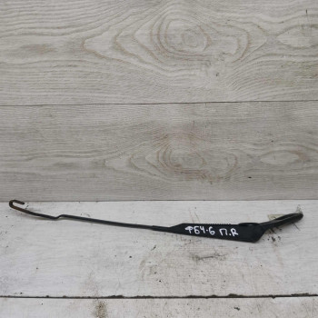 Поводок стеклоочистителя правый Volkswagen Passat B4 