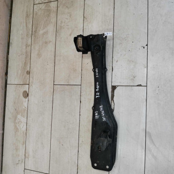 Балка передняя подрамник продольная Toyota Avensis Verso I