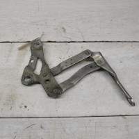 Петля капота правая Volkswagen Sharan рестайлинг Петля капота правая Volkswagen Sharan рестайлинг