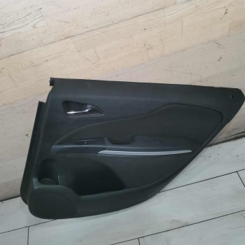 Обшивка двери задняя правая Opel Zafira C