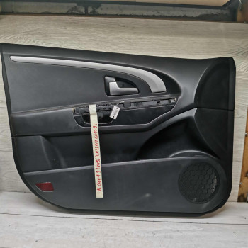 Обшивка двери передняя левая Kia Ceed I