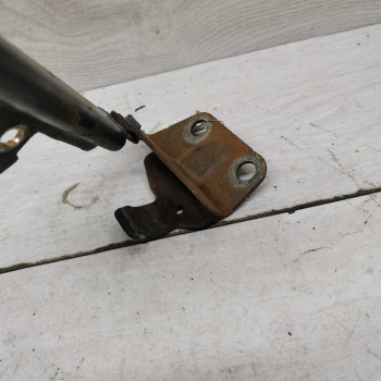 Петля капота левая Kia Carnival I рестайлинг