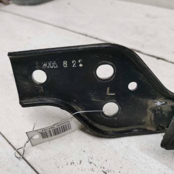 Ролик левой откатной двери петля Kia Carnival I рестайлинг Ролик левой откатной двери петля Kia Carnival I рестайлинг