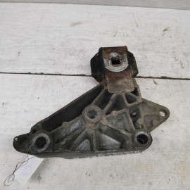 Кронштейн двигателя правый Renault Symbol I