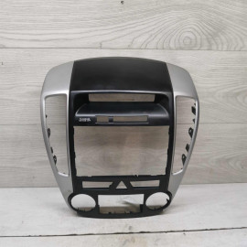 Рамка магнитолы Kia Ceed I