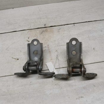 Петля двери передняя правая Kia Ceed I