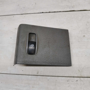 Кнопка стеклоподъёмника задняя правая Kia Carnival I рестайлинг