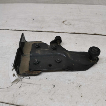 Ролик откатной двери задней правой Kia Carnival I рестайлинг