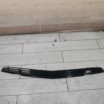 Решетка бампера Audi 100 C3 