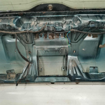 Крышка багажника Volkswagen Passat B5, дефекты  на фото 1.8i универсал 1999гв Volkswagen Passat B5