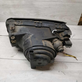 Фара передняя правая audi 100 c4, дефект ов за исключением одиного из кронштейнов крепления фары верхний с мелким