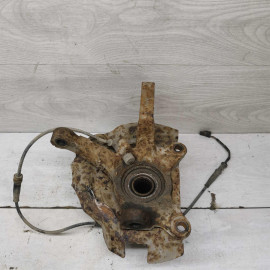 Кулак передний поворотный левый Hyundai accent II 