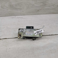 Петля двери задняя левая нижняя Audi 100 C4 Петля двери задняя левая нижняя Audi 100 C4