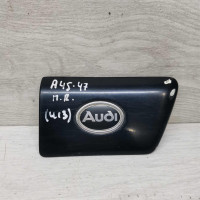 Молдинг двери передний правый средний крыла Audi A6 C4 Молдинг двери передний правый средний крыла Audi A6 C4