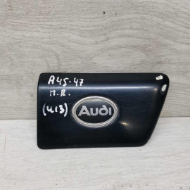 Молдинг двери передний правый средний крыла Audi A6 C4 