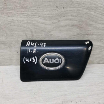 Молдинг двери передний правый средний крыла Audi A6 C4 