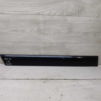 Молдинг двери задний правый средний audi a6 c4 Молдинг двери задний правый средний audi a6 c4