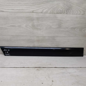 Молдинг двери задний правый средний audi a6 c4