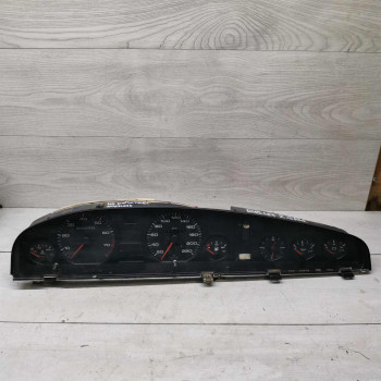 Панель приборов щиток  Audi 100 C4