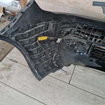 Бампер передний Renault scenic 2 рестайлинг, дефекты