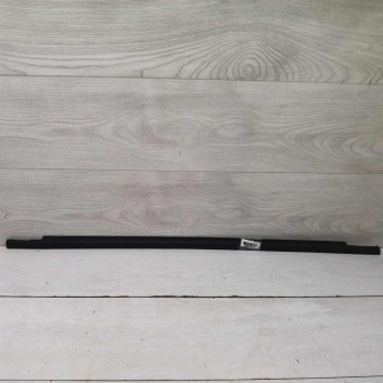 Молдинг двери задней правый Volkswagen Passat B5