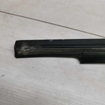 Молдинг двери передний правый Volkswagen Passat B5