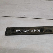 Молдинг двери передний правый средний Volkswagen Passat B5