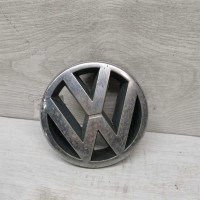 Эмблема в решётку радиатора Volkswagen Passat B5