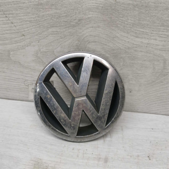 Эмблема в решётку радиатора Volkswagen Passat B5