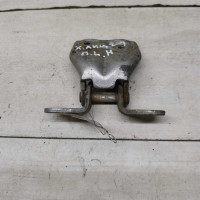 Петля двери передняя левая нижняя Hyundai accent II Петля двери передняя левая нижняя Hyundai accent II