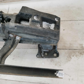 Усилитель переднего бампера Volkswagen Passat b6