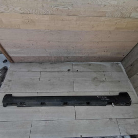 Накладка на порог наружная левая Volkswagen Passat b6, дефекты Накладка на порог наружная левая Volkswagen Passat b6, дефекты