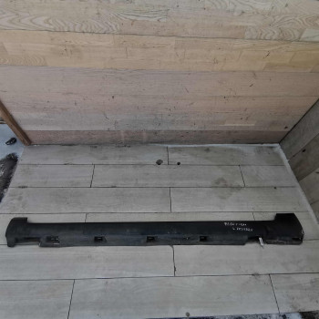 Накладка на порог наружная левая Volkswagen Passat b6, дефекты