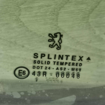 Стекло задней правой двери Peugeot 307 дорестайлинг универсал