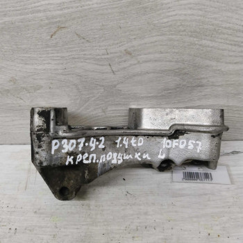Кронштейн мкпп Peugeot 307