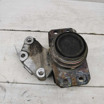 Опора двигателя правая Peugeot 307