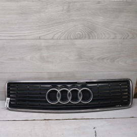 Решетка радиатора Audi 100 C4, дефекты