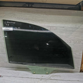 Стекло двери переднее правое SsangYong Rexton II