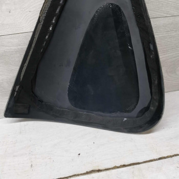 Стекло глухое заднее левое форточка SsangYong Rexton II