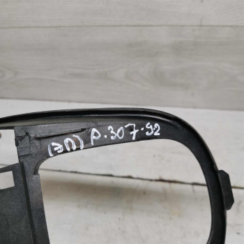 Рамка магнитолы Peugeot 307